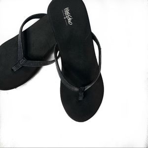 Mossimo Black Wedge Sandal NWOT